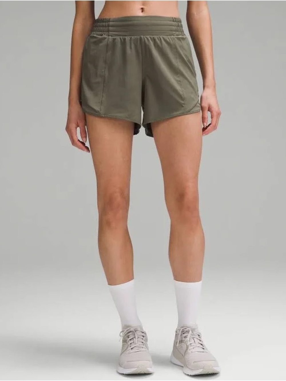 lululemon Hotty Hot High-Rise shorts 4” in army green 14